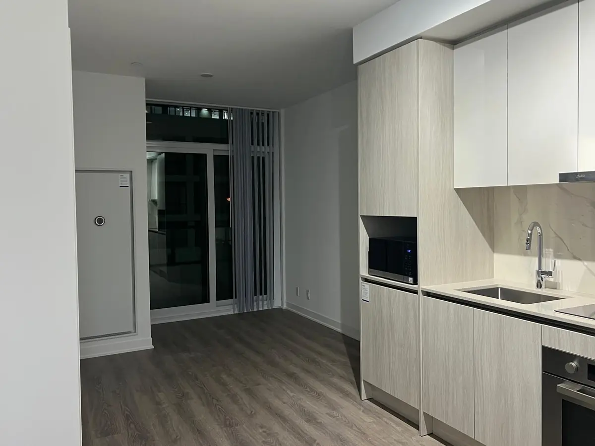 180 Front ST E #1010, Toronto C08, ON M5A 0K9