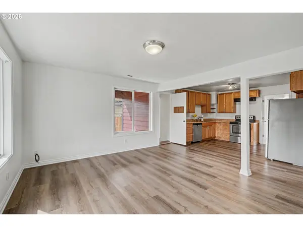 407 JERSEY ST, Silverton, OR 97381