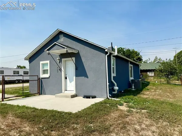 527 Navajo AVE, Simla, CO 80835