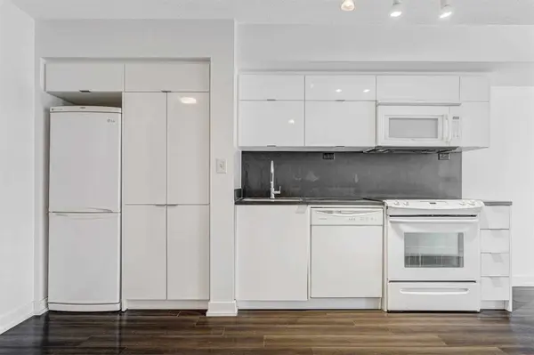 21 Iceboat TER #1903, Toronto C01, ON M5V 4A9