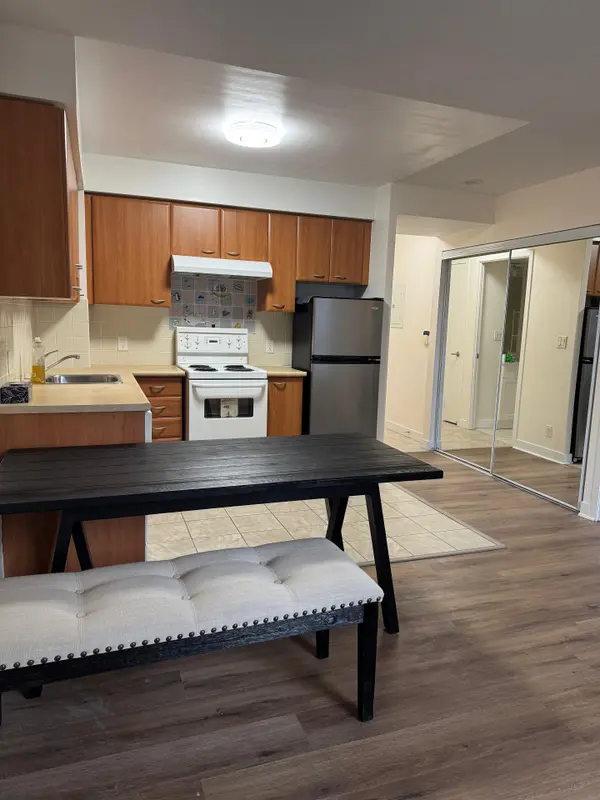 38 Lee Centre DR #1111, Toronto E09, ON M1H 3J7