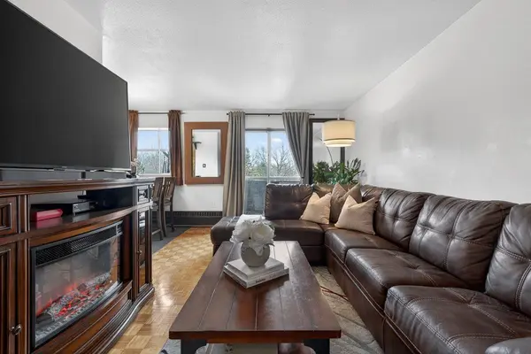 1275 Silver Spear RD #401, Mississauga, ON L4Y 2W7