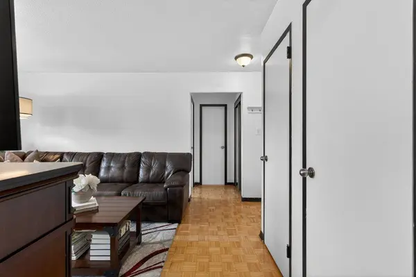 1275 Silver Spear RD #401, Mississauga, ON L4Y 2W7