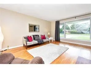 14 Greenwich AVE, Cityview - Parkwoods Hills - Rideau Shore, ON K2E 5E6