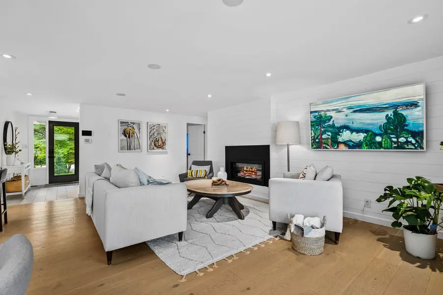 2872 Muskoka Road 118 N/A W, Muskoka Lakes, ON P0B 1J0