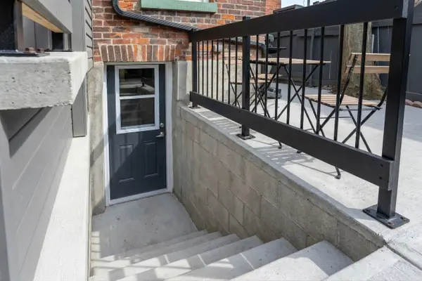 142 Grace ST #Bsmt, Toronto C01, ON M6J 2S2