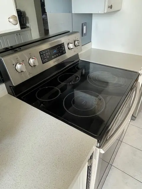 109 Front ST E #930, Toronto C08, ON M5A 4P7