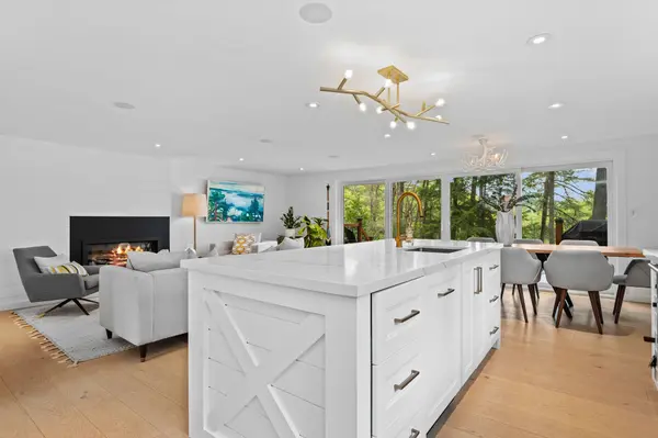 2872 Muskoka Road 118 N/A W, Muskoka Lakes, ON P0B 1J0