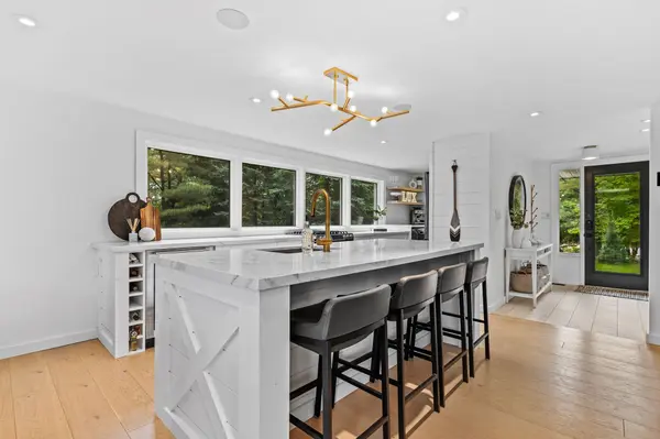 2872 Muskoka Road 118 N/A W, Muskoka Lakes, ON P0B 1J0