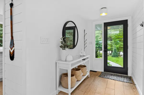 2872 Muskoka Road 118 N/A W, Muskoka Lakes, ON P0B 1J0