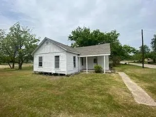 520 S Houston Street, Wolfe City, TX 75496