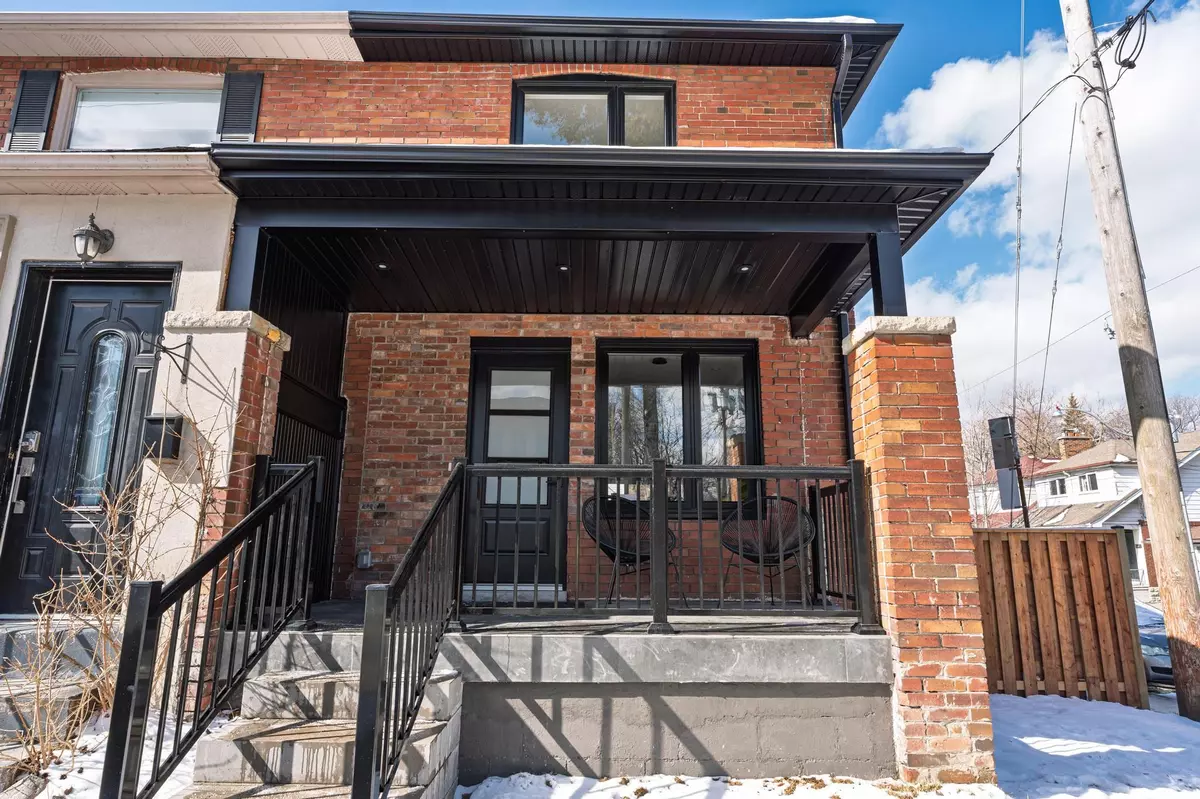 138 Winona DR, Toronto C02, ON M6G 3S7