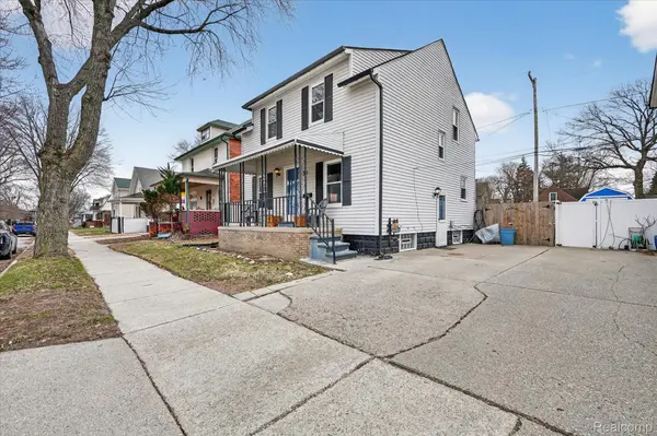 33 Ferrin PL, Mt. Clemens, MI 48043