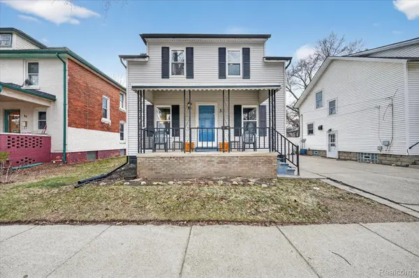 33 Ferrin PL, Mt. Clemens, MI 48043