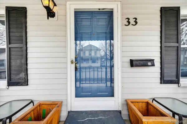 33 Ferrin PL, Mt. Clemens, MI 48043