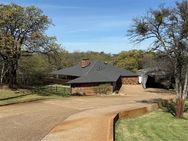 26 Horseshoe Drive, Highland Village, TX 75077