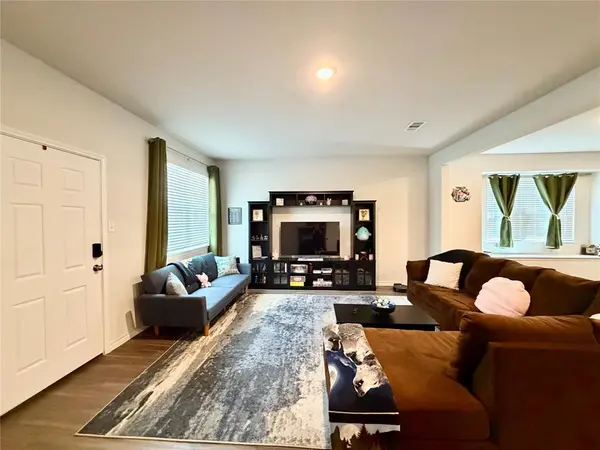 5664 Shore Point Trail, Fort Worth, TX 76119