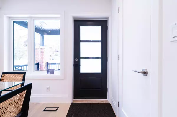 138 Winona DR, Toronto C02, ON M6G 3S7