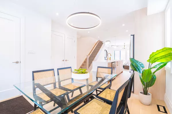 138 Winona DR, Toronto C02, ON M6G 3S7