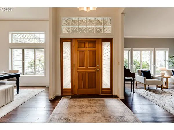 3247 LAKESIDE DR, Eugene, OR 97401