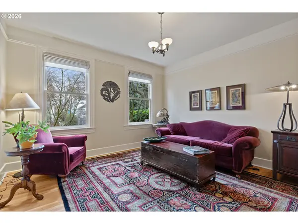 1526 SE TAYLOR ST, Portland, OR 97214