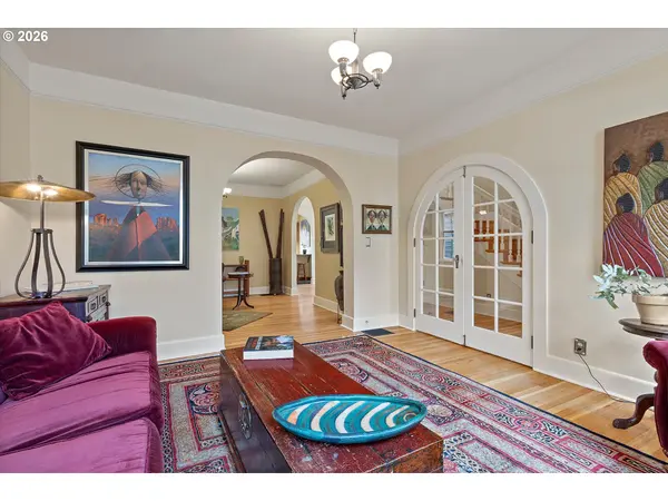 1526 SE TAYLOR ST, Portland, OR 97214