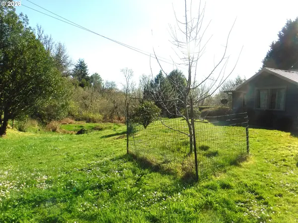 56710 DILLARD DR, Coquille, OR 97423