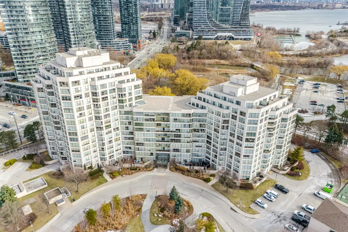 2261 Lake Shore BLVD W #110, Toronto W06, ON M8V 3X1