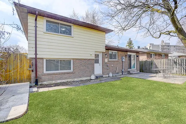 11 Tullamore RD, Brampton, ON L6W 1J6