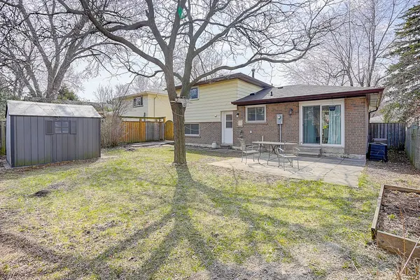 11 Tullamore RD, Brampton, ON L6W 1J6