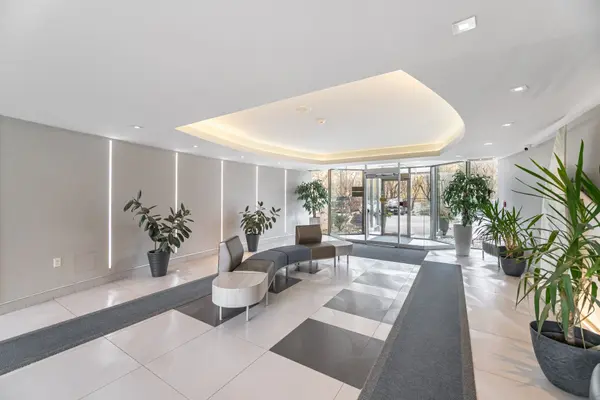 2261 Lake Shore BLVD W #110, Toronto W06, ON M8V 3X1