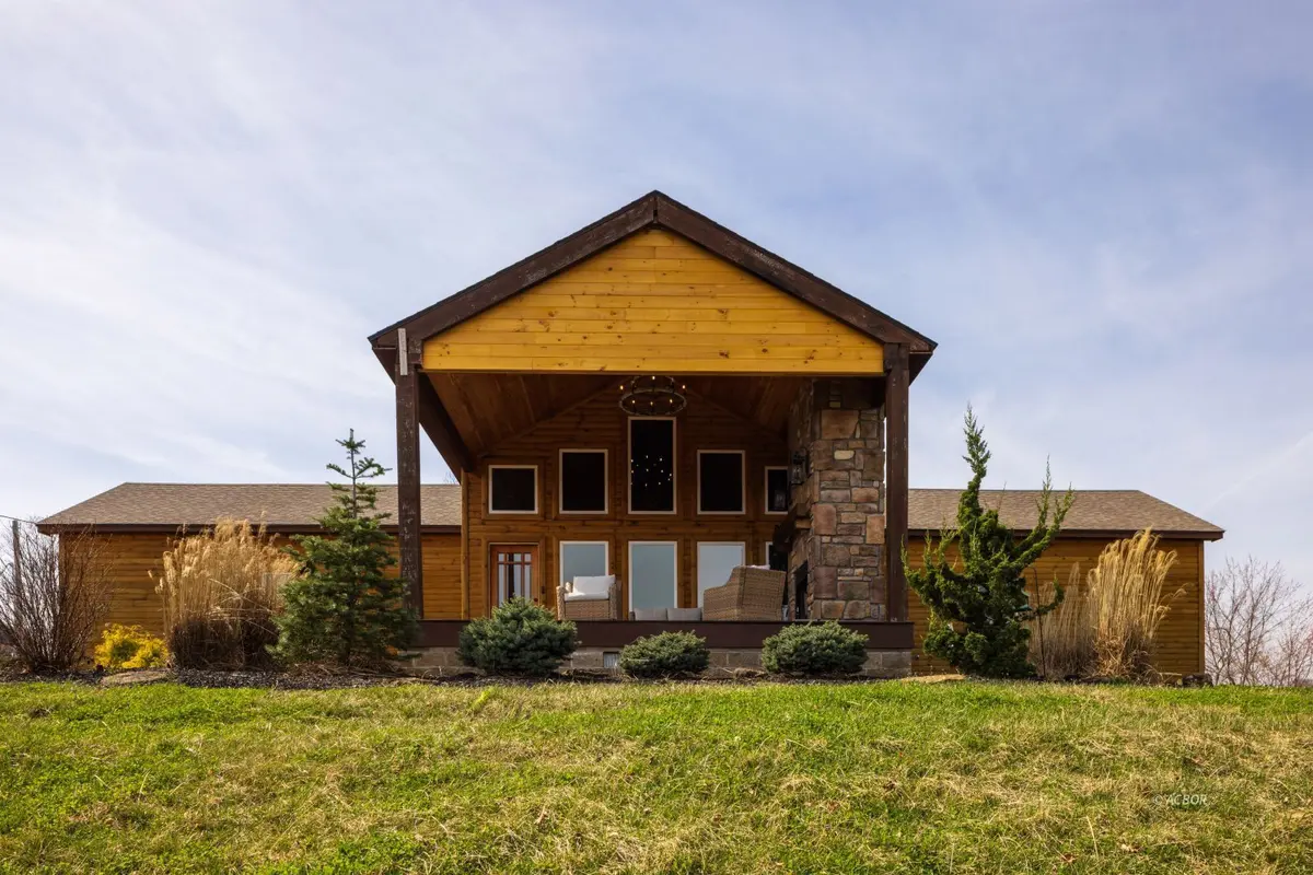 18999 River Rd, Athens, OH 45701