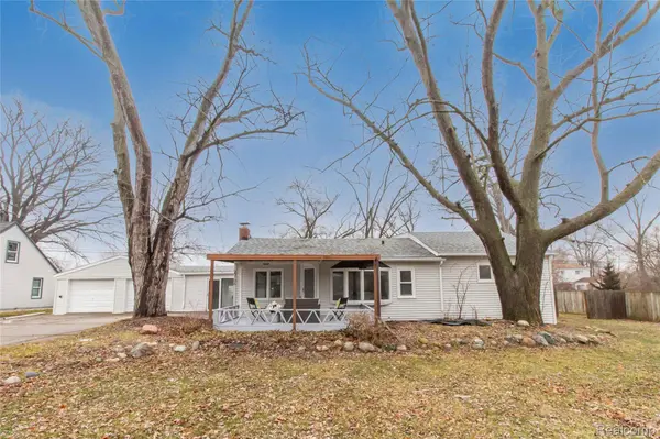 23106 Springbrook DR, Farmington Hills, MI 48336