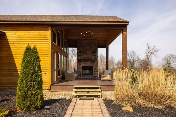 18999 River Rd, Athens, OH 45701