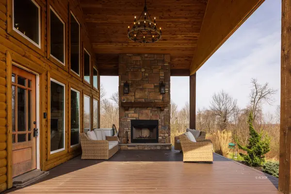 18999 River Rd, Athens, OH 45701