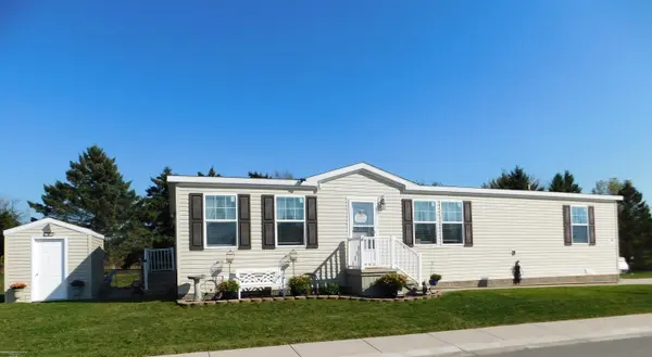 57574 Sawyer CT, Lenox Twp, MI 48048