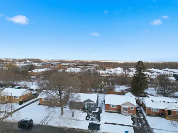 81 Admiral RD, Ajax, ON L1S 2N8