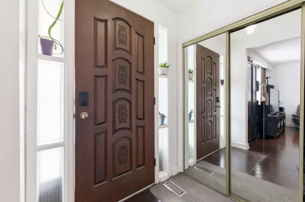 36 Hucknall RD, Toronto W05, ON M3J 1V8