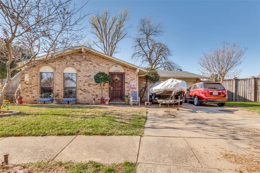 2209 Cecilia Court, Irving, TX 75060