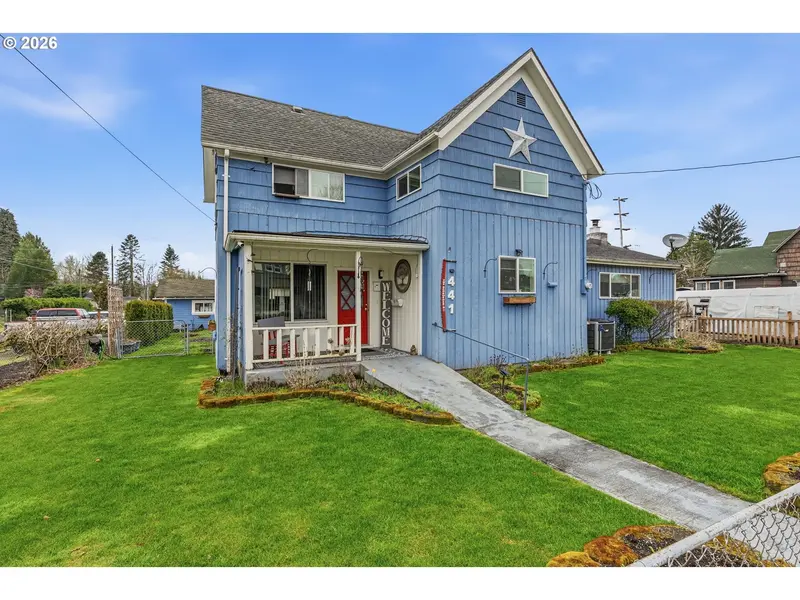 441 4TH AVE, Castle Rock, WA 98611