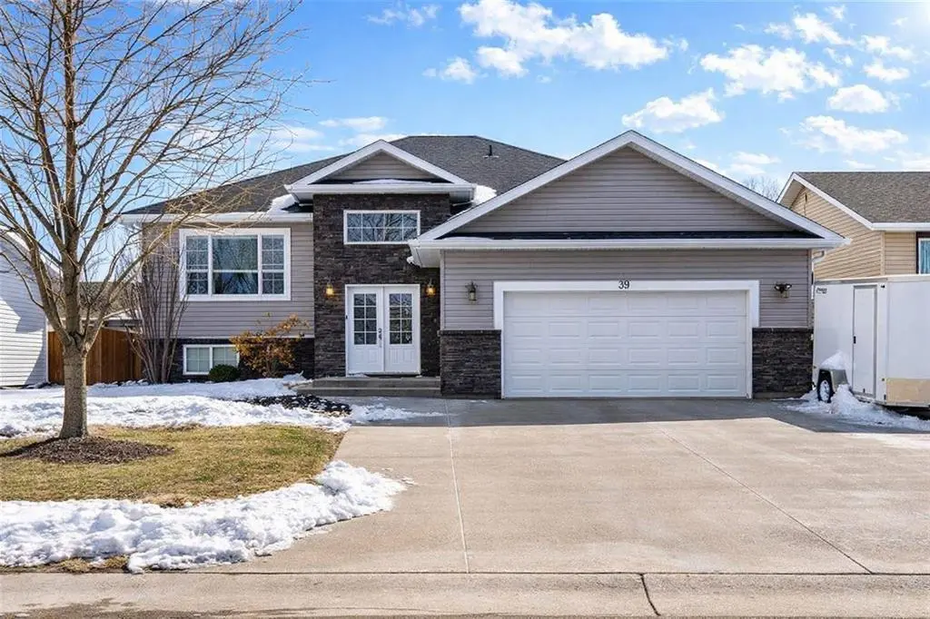39 Cadham Bay, Portage La Prairie, MB R1N 3Y5