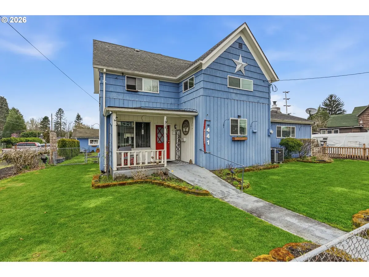 441 4TH AVE, Castle Rock, WA 98611