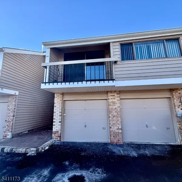 93 Overlook Dr, Union Twp., NJ 08809