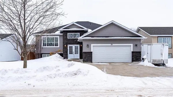 39 Cadham Bay, Portage La Prairie, MB R1N 3Y5