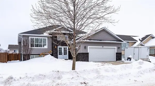 39 Cadham Bay, Portage La Prairie, MB R1N 3Y5