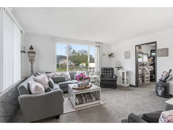 441 4TH AVE, Castle Rock, WA 98611