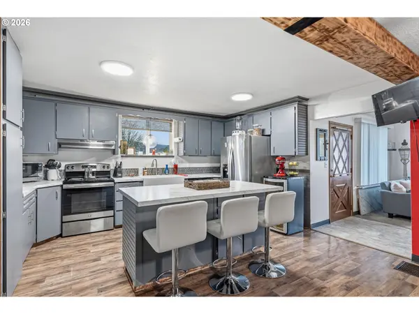 441 4TH AVE, Castle Rock, WA 98611