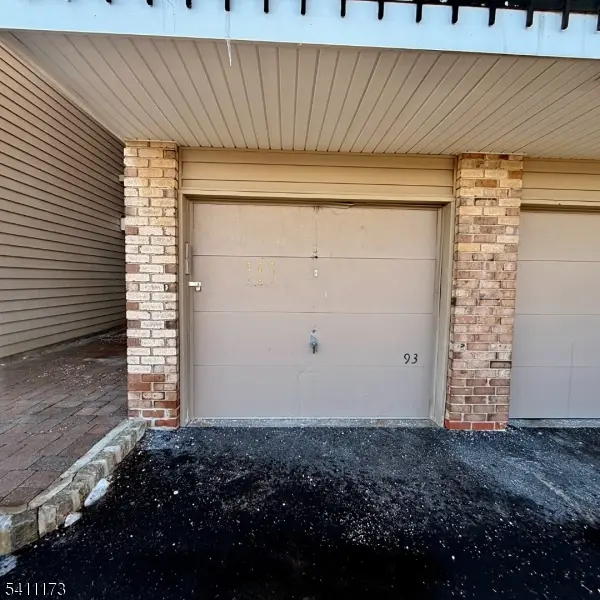 93 Overlook Dr, Union Twp., NJ 08809