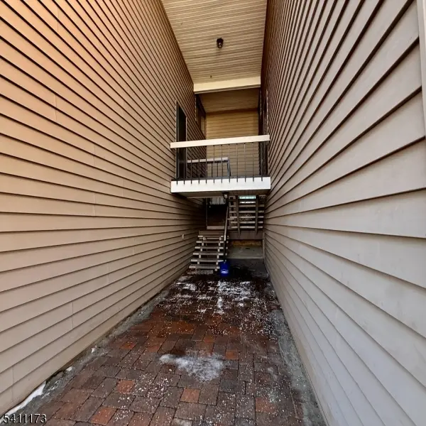 93 Overlook Dr, Union Twp., NJ 08809