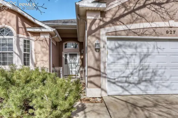 927 Champion CIR, Longmont, CO 80503